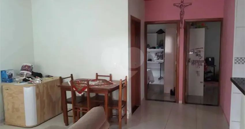 Casa térrea com 2 dormitórios.