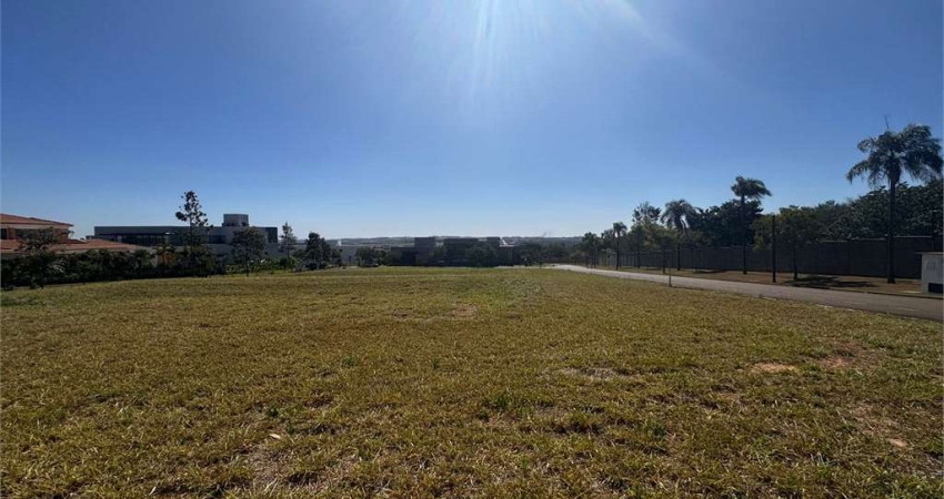 Terreno para venda no condomínio de alto padrão Damha Golf
