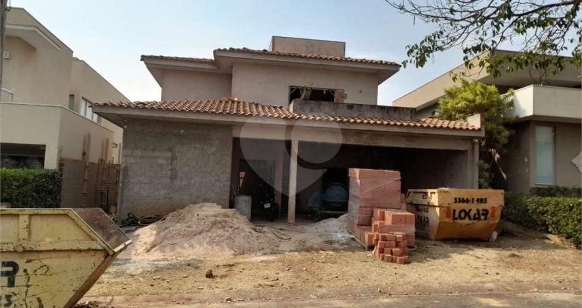 Casa em Construção com Área Gourmet e Piscina no Condomínio Damha II