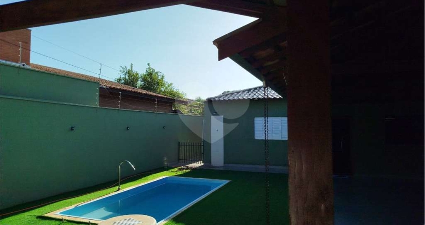 Casa à Venda de 3 dormitórios em São Carlos, no bairro Jardim Santa Elisa