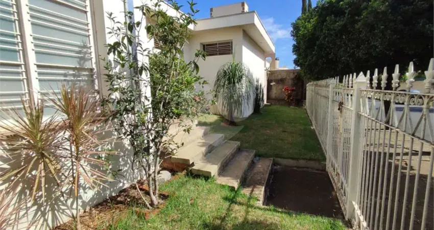 Casa à Venda de 3 dormitórios em São Carlos, no bairro Parque Santa Marta