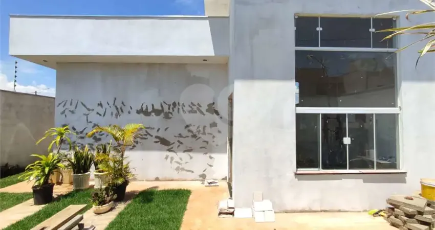 Casa à venda de 2 dormitórios em São Carlos, no bairro Arcoville.