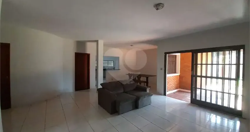 Casa à venda ou para alugar com 4 quartos, sendo 3 suítes,  em parque santa mônica, são carlos - sp