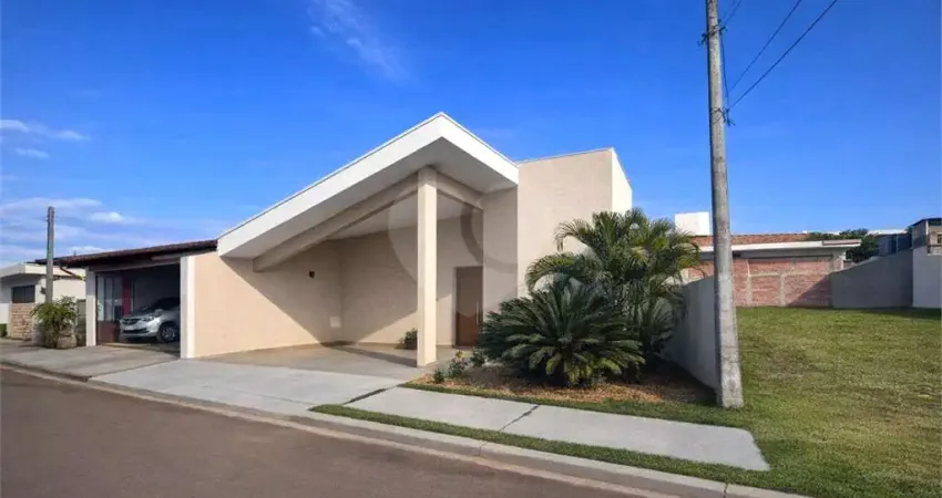 Casa à venda com 3 quartos, sendo 1 suíte, no condomínio Resid. Eldorado, São Carlos - SP