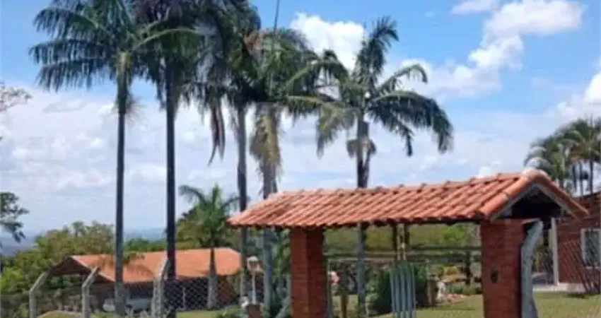 Chácara à venda com 7 quartos, sendo 2 suítes, em Parque Itaipu, São Carlos - SP