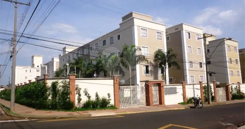 Apartamento à venda com 3 quartos, sendo 1 suíte, no condomínio Carlos Magno, São Carlos - SP