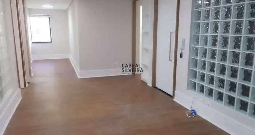 Sala comercial com 8 salas para alugar na Avenida Ibijaú, 331, Moema, São Paulo