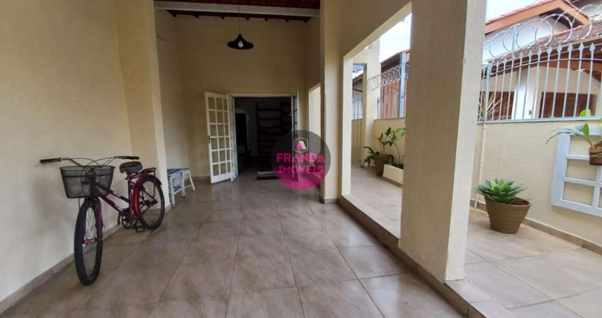 Venda de Casa Aconchegante à Apenas Passos do Mar Bairro Itaguá, Ubatuba/SP!