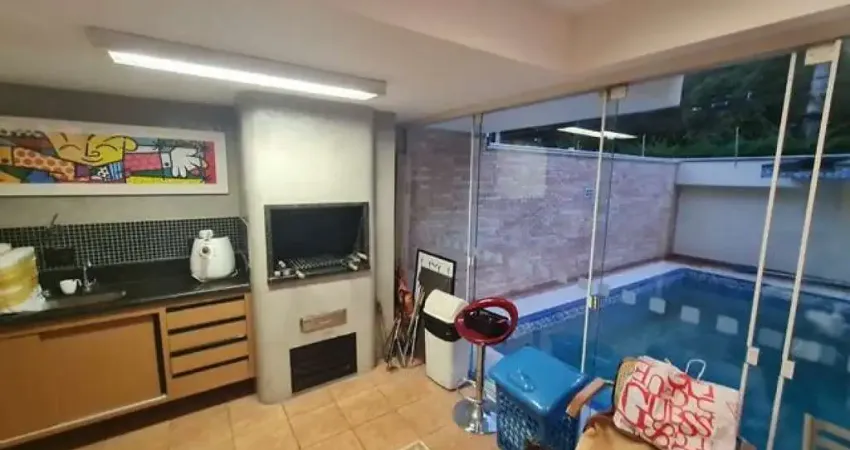 Casa térrea, 4 dorms, 2 suítes,  lareira, 3 salas, churrasqueira, piscina, quintal - fl22