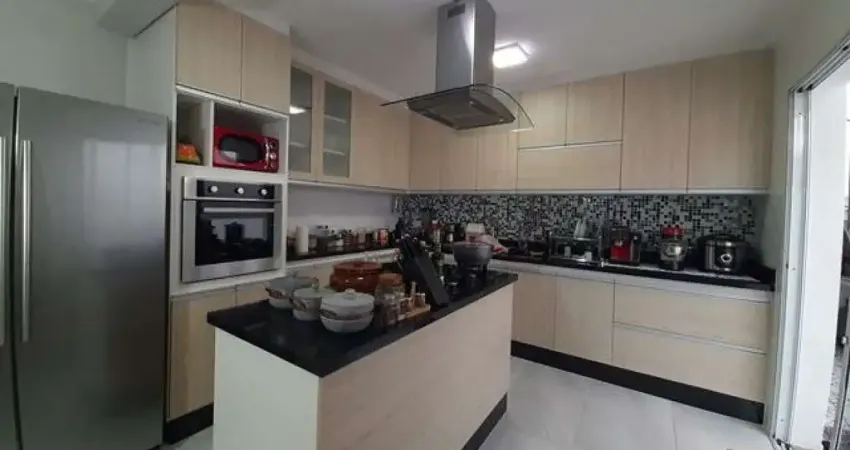 Linda casa Térrea, Reformada, 2 dorms, 2 Wc, 4 vagas e lazer - FL22