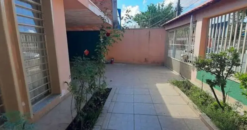 Vendo casa Térrea proximo Parque do Joquei, 3 dorms, quintal - FL22