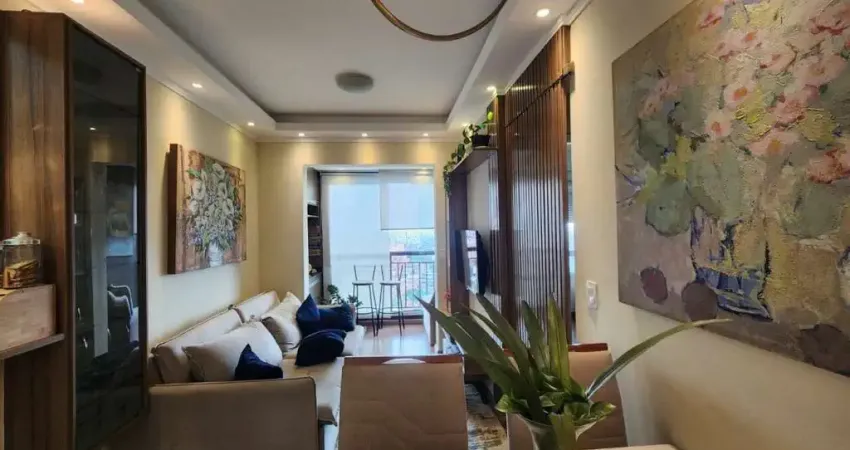 Apartamento 48m² 2 quartos armários planejados 1 vaga, sala com varanda envidraçada