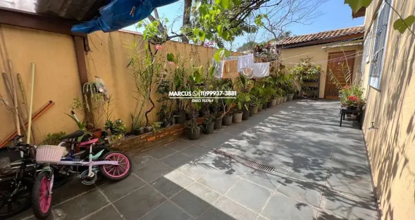 Sobrado no conjunto habitacional do Butantã c/ 3 suítes, 3 vagas, quintal. FL23