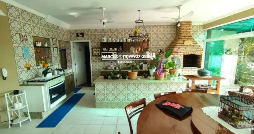 Vendo linda casa no Parque dos Príncipes c/ 4 suítes,1 suíte master, sala 4 ambientes, 6 vgs. FL23