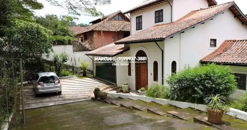 Linda casa em estilo colonial c/ 4 suítes c/ armários nos pisos superiores, sendo 3 c/ closet. FL23