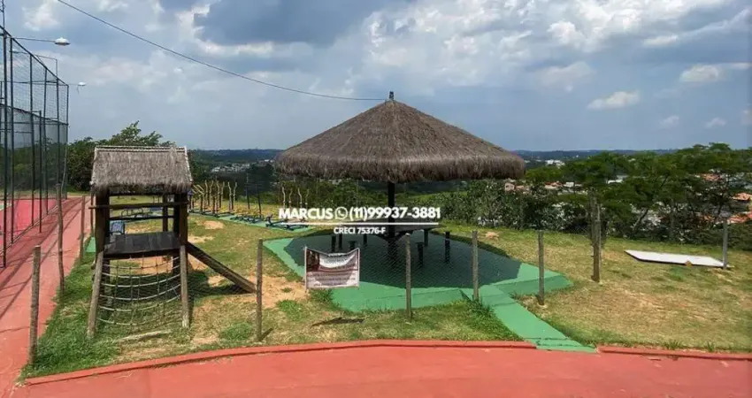 Casa em cotia, NOVA, dentro de condomínio fechado com 3 quartos; 1 suíte, 2 vagas. FL23