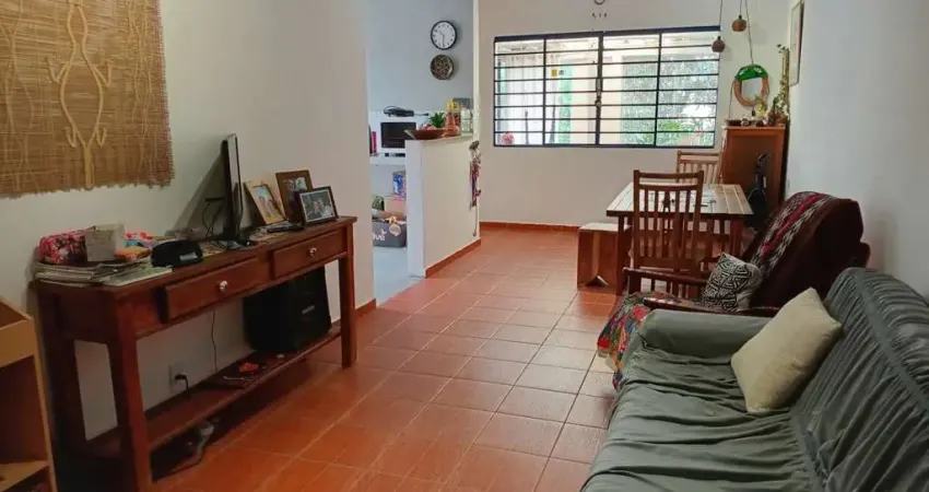 Casa Térrea de 200m² no Jardim Adhemar de Barros com 3 Quartos, Suíte e 4 Vagas - FL43