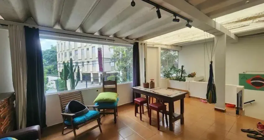 Casa Térrea de 200m² no Jardim Adhemar de Barros com 3 Quartos, Suíte e 2 Vagas - FL43
