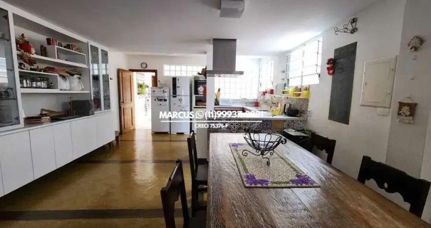 CASA ESPAÇOSA | 232m² CONSTRUÍDOS | 3 QUARTOS | 1 SUÍTE | 4 VAGAS. FL23