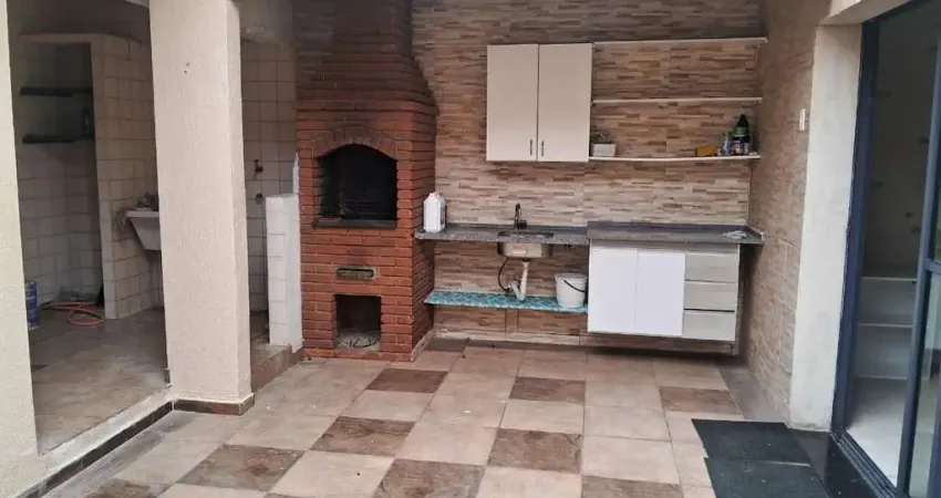 Casa para aluguel  com 3 quartos - Jardim Peri Peri - FL63