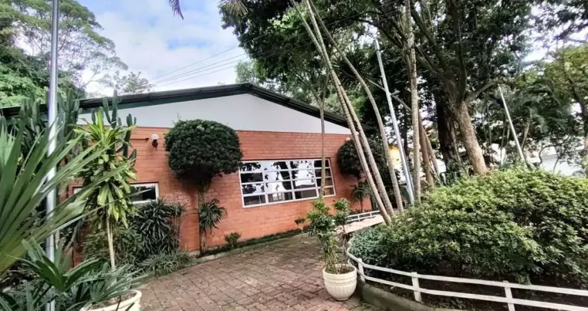 Alugo casa condomínio 03 quartos e 01 suite FL44