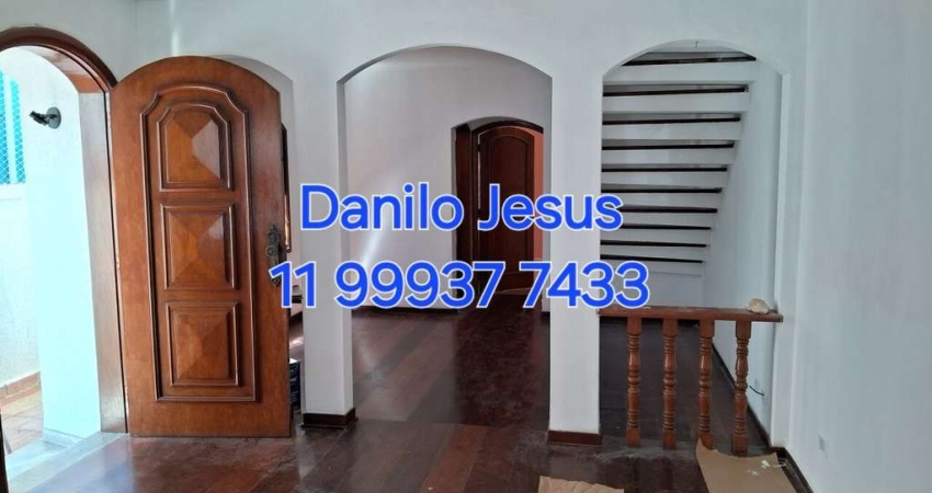 Casa com 3 dormitórios,  2 vagas, 3 banheiros. FL51