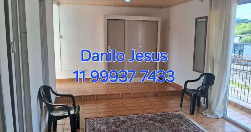 Casa com 4 dormitórios sendo 3 suítes, mobiliado, sem vaga de garagem. FL51