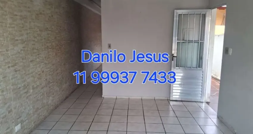 Casa 3 dormitórios, área de lazer com churrasqueira e 2 vagas. fl51