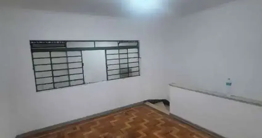 SOBRADO SOBRELOJA COM 2 DORMITORIOS E 1 BANHEIRO FL26