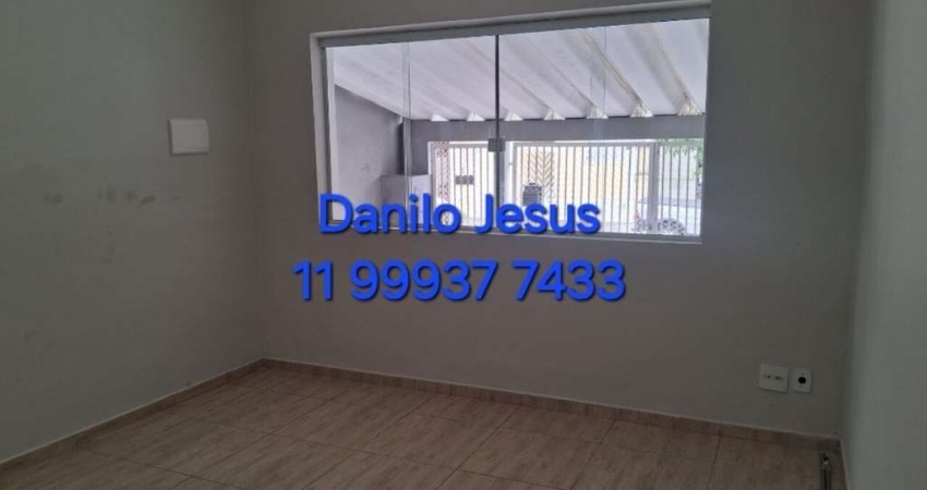 Casa com 2 dormitórios, 2 vagasde garagem e edicula. FL51