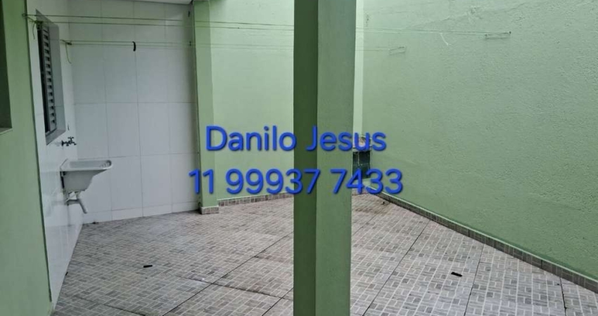 Casa com 2 dormitórios, 1 banheiro e quintal compartilhado.... FL51