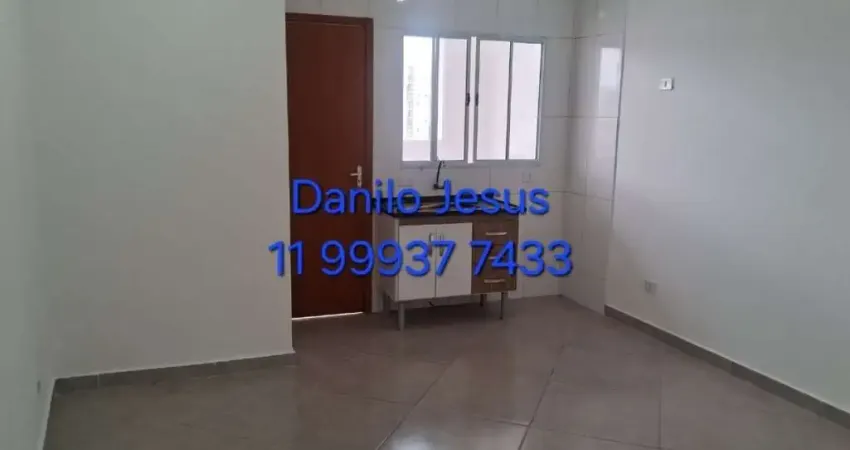 Casa com 1 dormitório e quintal compartilhado. FL51