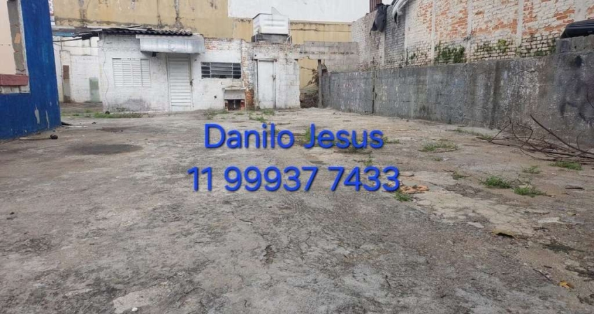 Terreno com aproximadamente 220m2, 1 banheiro. FL51