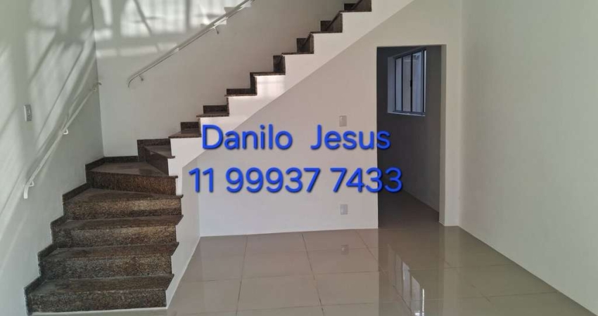 Casa com 3 dormitórios sendo uma suíte, 6 vagas. FL51