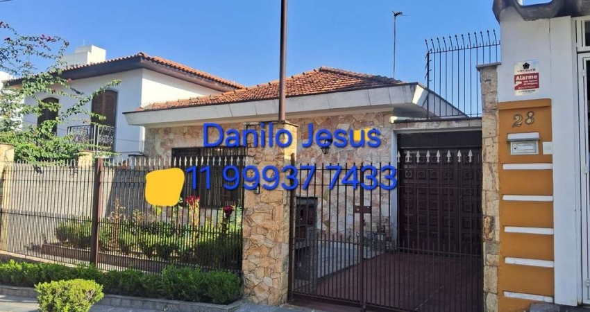 Casa com 3 dormitórios sendo 2 suítes, 5 vagas de garagem. FL51
