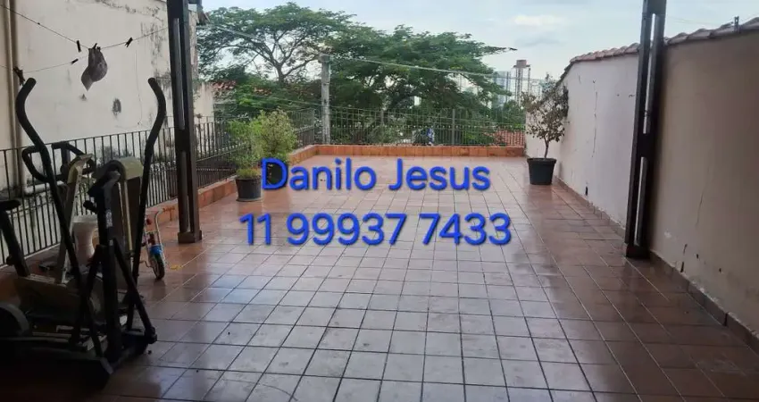 Casa com 2 dormitórios, terraço e 2 vagas de garagem. FL51