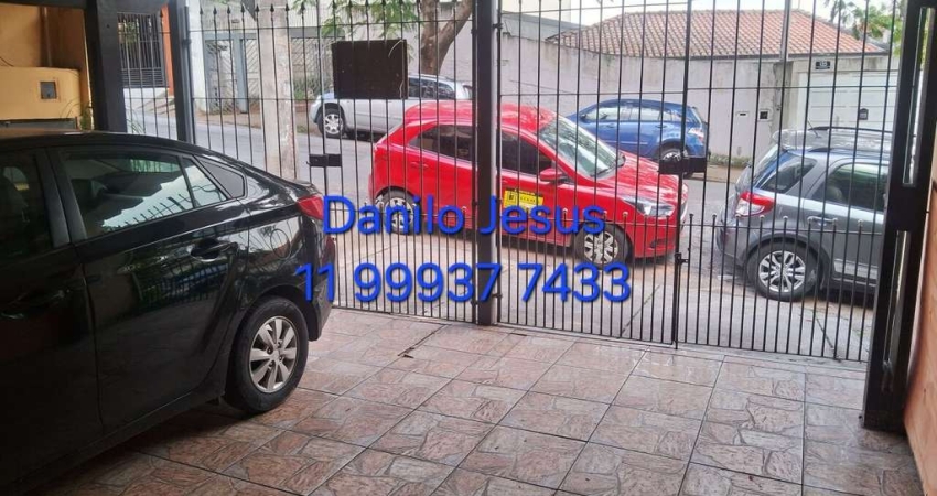 Casa com 2 dormitórios e 2 vagas de garagem. FL51