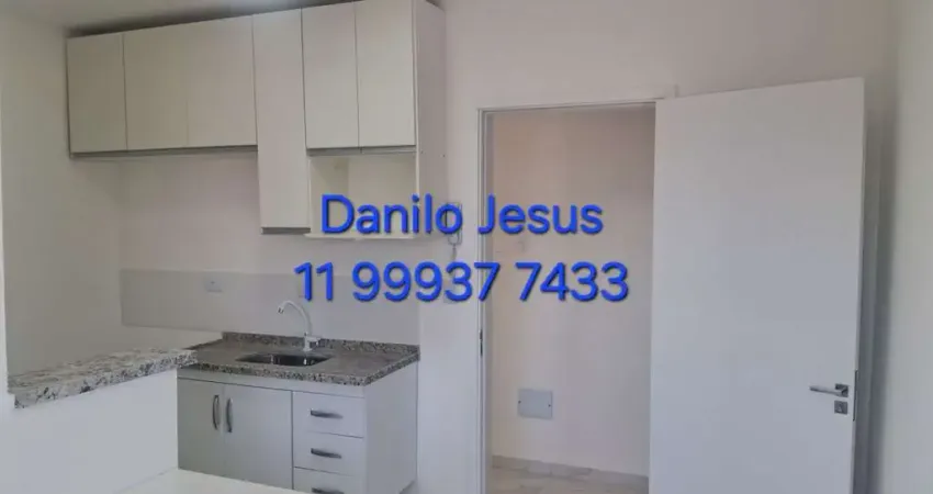 Casa com 1 dormitório, 1 banheiro e quintal compartilhado. FL51