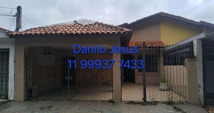 Casa térrea com 2 dormitórios, 2 vagas e edicula. FL51