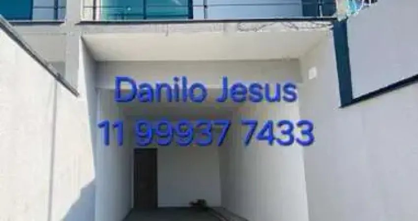 Casa com 3 dormitórios, 2 banheiros e 2 vagas. FL51