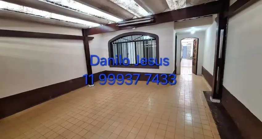 Sobrado 3 dormitórios sendo uma suíte, 3 banheiros, 2 vagas de garagem. FL51