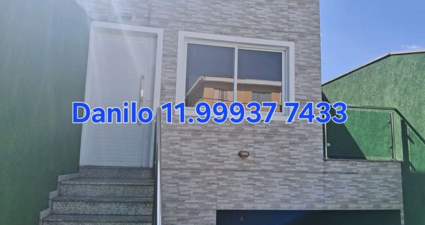 Sobrado com 3 dormitórios,  3 banheiros e 3 vagas . FL51