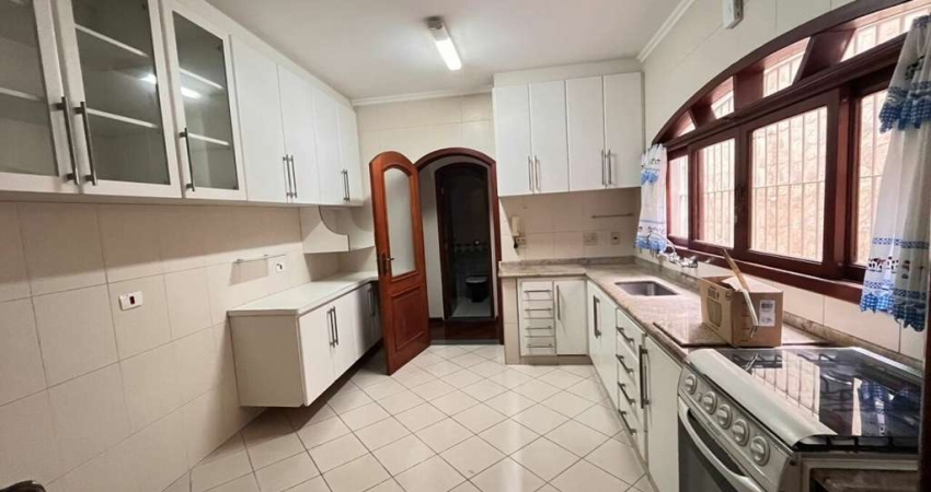 CASA 3 QUARTOS COM SUITE PRÓXIMO AO METRÔ VILA SÔNIA FL48