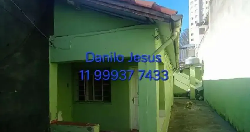 Casa térrea com 3 dormitórios, 1 banheiro e 1 vaga. FL51