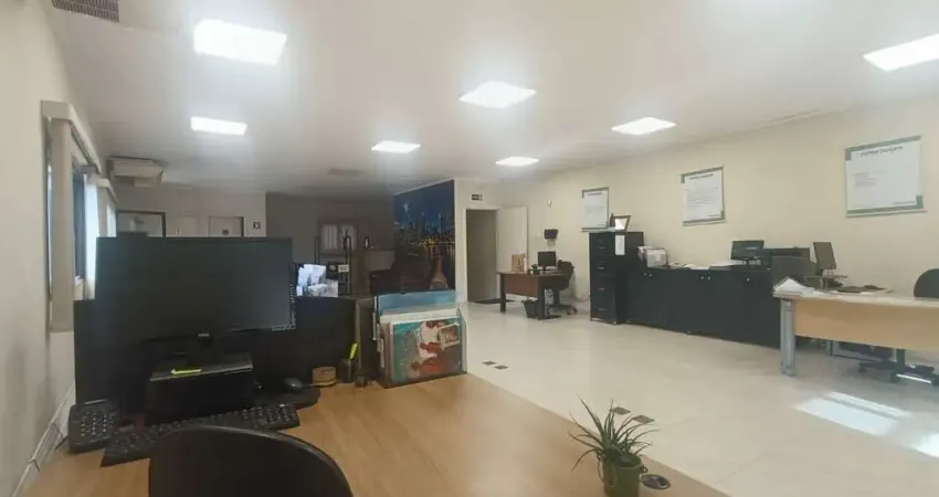 Barracão / Galpão / Depósito com 3 salas para alugar na Rodovia Raposo Tavares, 350, Jardim Arpoador, São Paulo