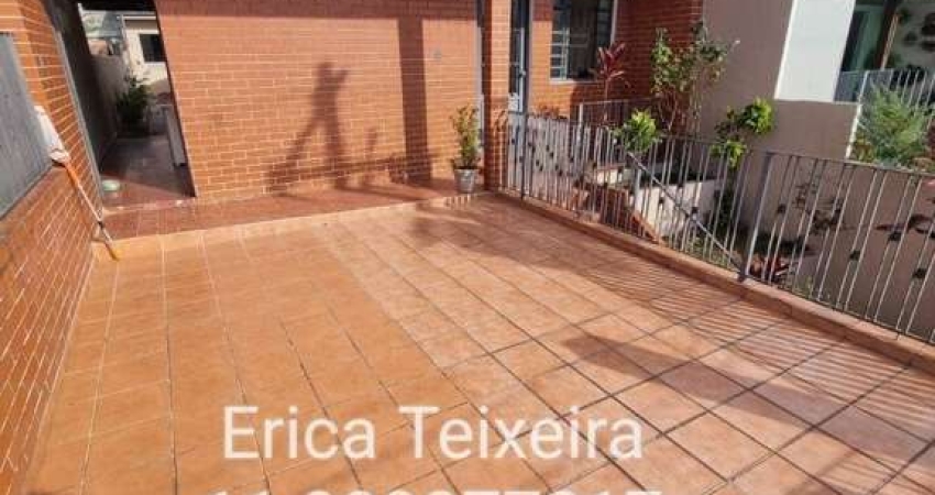 Casa térrea com 2 quartos, vaga e edicula no conjunto residencial Butatã - FL35