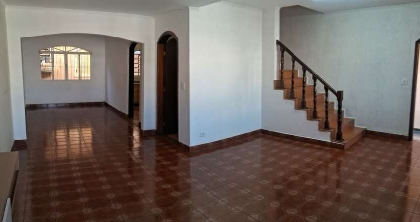 Sobrado com 3 Quartos 1 Suíte Edícula e 4 Vagas no Butantã. FL64