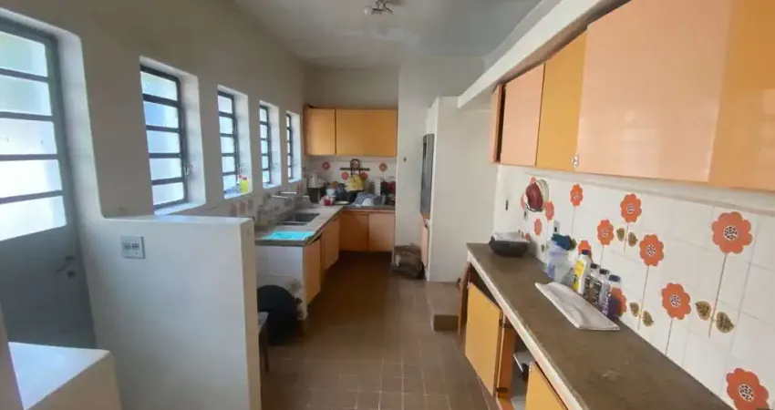 Sobrado com 6 quartos 2 suíte 3 vagas com 400 no Butantã. FL64