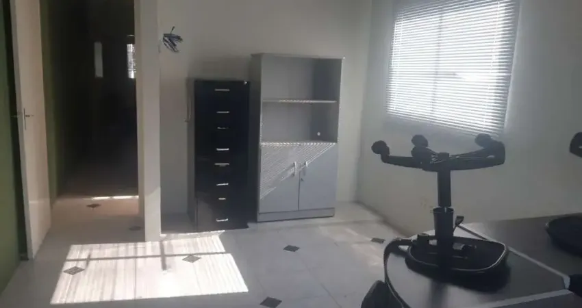 Casa com 3 Quartos e 2 banheiros para Alugar, 160 m² por R$ 4.500/Mês - FL59