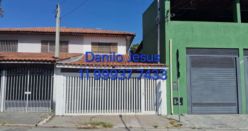 Sobrado com 4 dormitórios, 5 banheiros e 4 vagas. FL51